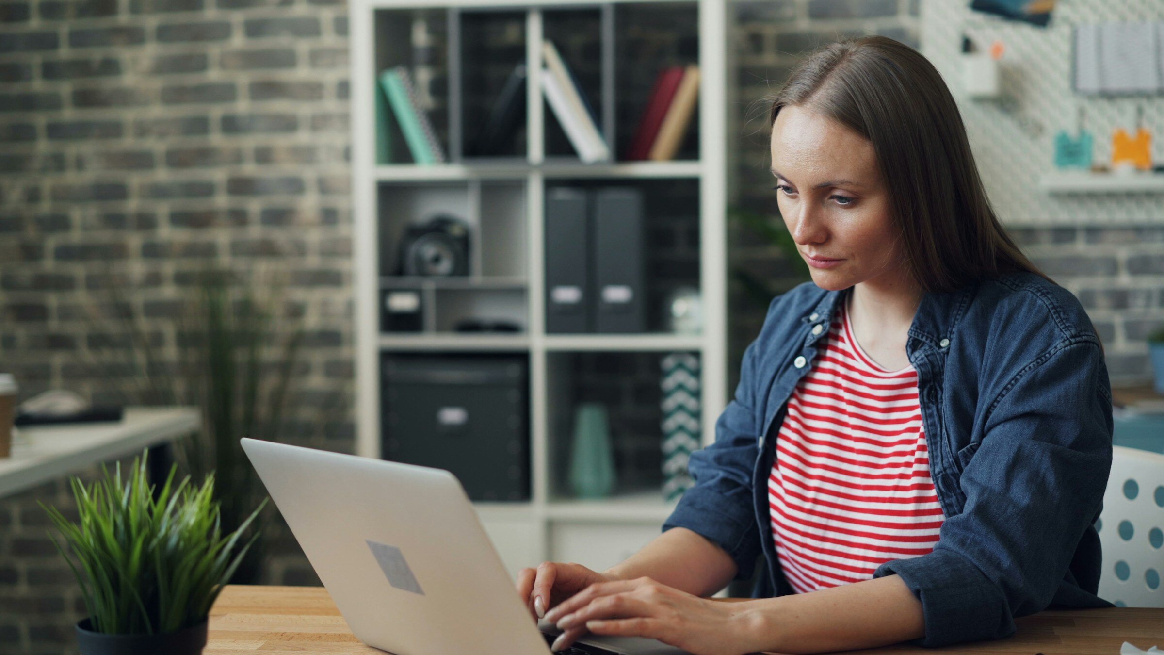 woman focused on work - Logicmonitor Alternatives