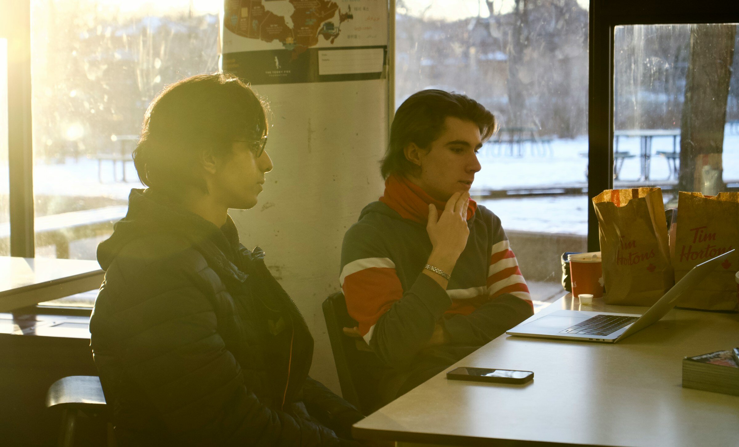 students looking at ways to monitor startup - E-Commerce Monitoring