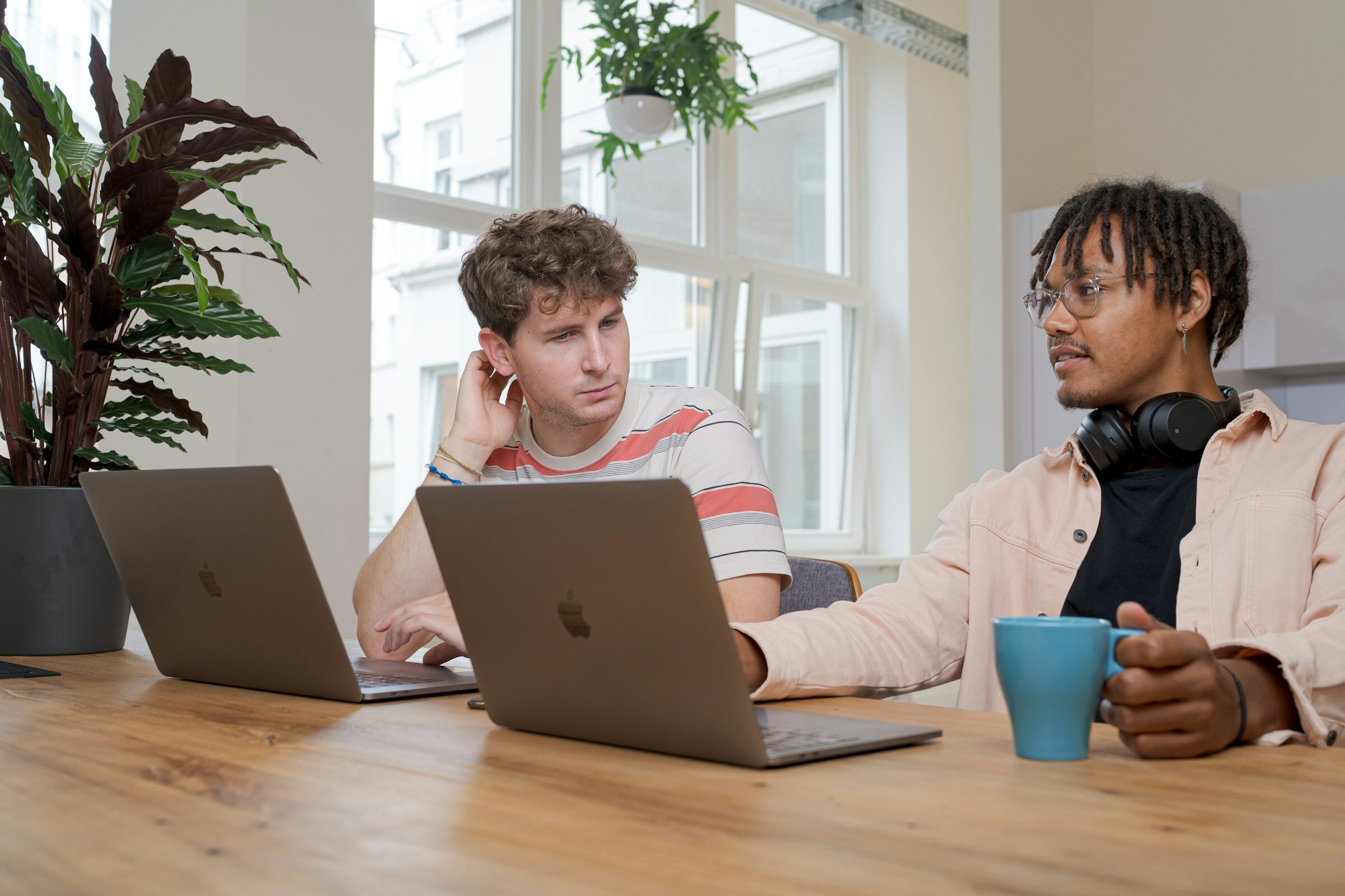 person looking at benefits - End User Monitoring