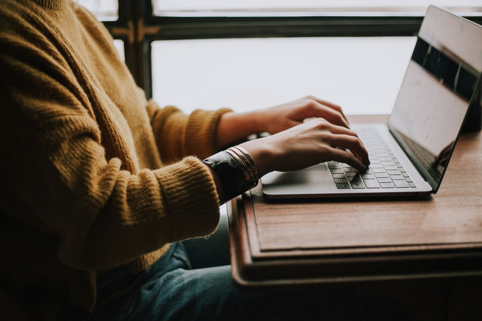 woman typing in new logs - Vercel Logging