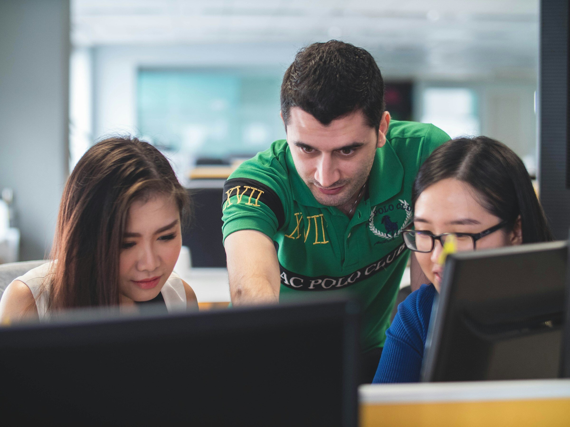 Man Pointing on Laptop for Women - Frontend Monitoring